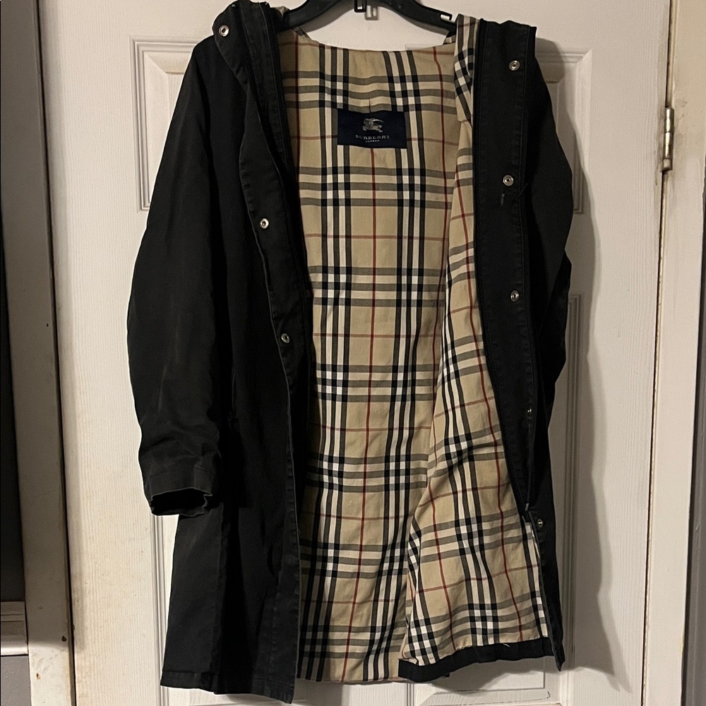 Burberry Black Hooded Trench Coat with Check Lining - Picture 5 of 6